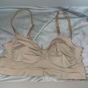 Skims seamless sculpt bralette in color: Clay